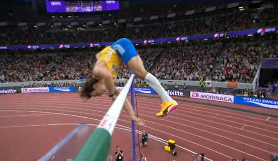 Armand Duplantis bat le record du monde à 6.30 mètres